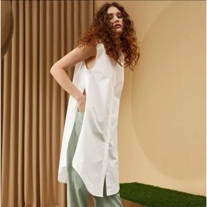NWOT Collard split side sleeveless longline top     size M